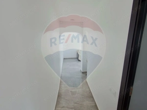 Apartament cu 3 camere de vânzare în zona Est - imagine 17