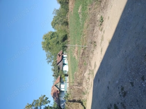 Teren de vânzare cu utilități.,( apa, curent,etc...) zona liniștită.