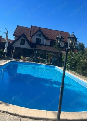 Vila deosebita cu piscina si curte 1000 mp