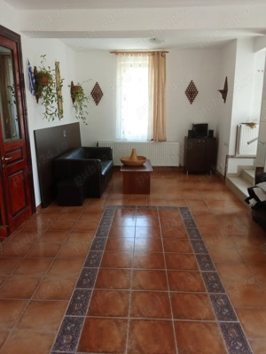  vilă+casa cu etaj  pozitie ultracentral ,la 275000e  . - imagine 3