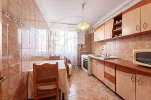 Apartament 2 camere, decomandat, zona centrală, izolat termic, centrală - imagine 3