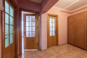 Apartament 2 camere, decomandat, zona centrală, izolat termic, centrală - imagine 7