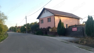 Vând 1000 mp teren intravilan situat în zona deosebită și liniștită