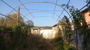 Vând 1000 mp teren intravilan situat în zona deosebită și liniștită - imagine 8