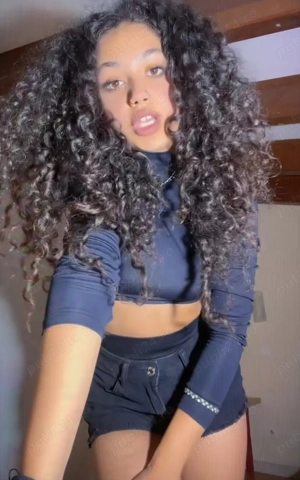 Creață brunetă non stop escortă matrimoniale.