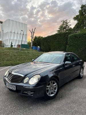 Mercedes- Benz E220