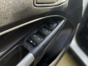 Ford Tourneo Connect 1.6 TDCi LWB Ambiente - imagine 9 Ford Tourneo Connect 1.6 TDCi LWB Ambiente - imagine 9