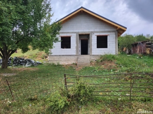 Vand casa la roșu in sat Sancrai (Calan)