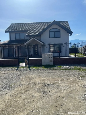 Casă de Vânzare!