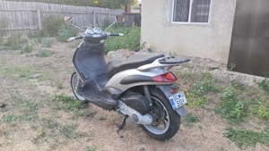 Motoscuter Piaggio Beverly 200 - imagine 3 Motoscuter Piaggio Beverly 200 - imagine 3