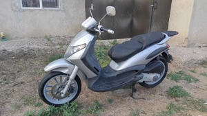 Motoscuter Piaggio Beverly 200 - imagine 5 Motoscuter Piaggio Beverly 200 - imagine 5