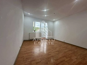 Apartament cu 2 camere, semidecomandat, etajul 2, centrala proprie