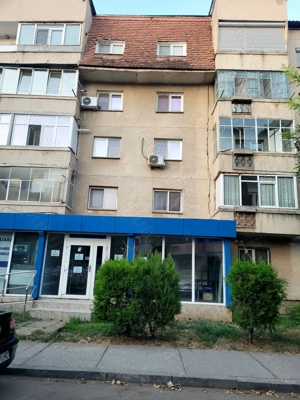 DE INCHIRIAT spatiu comercial zona centrala 57mp  - imagine 4