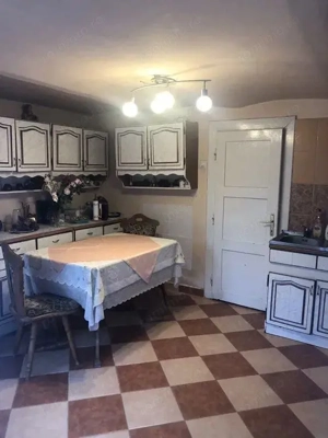 Semicentral - Vanzare casa, curte comuna - Str. Stefan Cel Mare - imagine 2