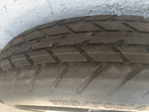 Roată rezervă îngustă .