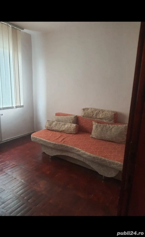 închiriez apartament cu 3 camere  - imagine 3