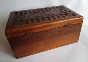 Casetă veche din lemn, înc. sec XX, cu motive românești (450 - 430 lei) - imagine 3