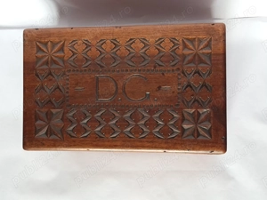 Casetă veche din lemn, înc. sec XX, cu motive românești (450 - 430 lei) - imagine 2