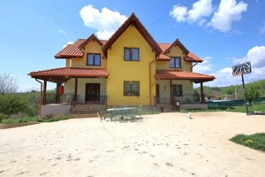 Casă de poveste în Prahova   7 camere, 5 băi si terase cu priveliști panoramice