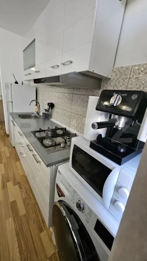 Apartament semidecomandat, zona Terra - imagine 6