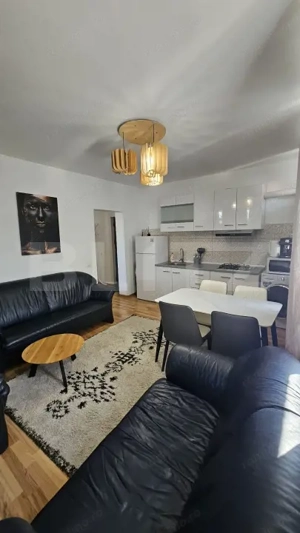 Apartament semidecomandat, zona Terra - imagine 3