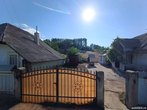 Vand teren intravilan 2400m2 cu fantana+curent electric la 6km de Pascani