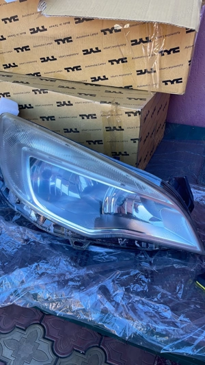 Faruri stanga&dreapta Opel Astra J 2012 COD: 13253646