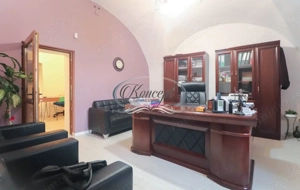 Birou in cladire istorica cu terasa si boxa, strada Eroilor