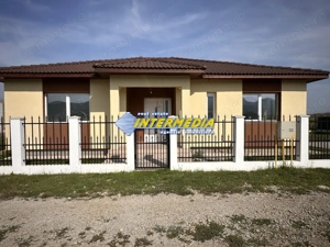 Casa Noua pe un nivel cu 4 camere cu terasa si toate utilitatile