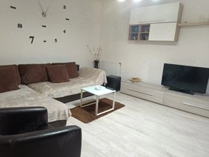 Închiriez și în regim hotelier apartament 2 camere decomandat și curte proprie 