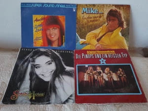 Vand discuri din Vinil  vechi   in stare buna  cu muzica  usoara si folclor  la   5 lei discu 