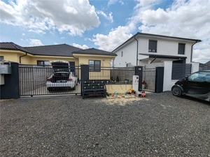 Duplex pe parter - mobilat - utilat - toate utilitatile - beci - pod mansardabil