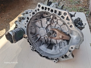 Cutie de viteze si bară față cu proiectoare Toyota Auris - imagine 6