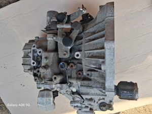 Cutie de viteze si bară față cu proiectoare Toyota Auris - imagine 7