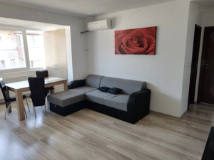 Proprietar,inchiriez ap cu 3 camere.