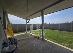 Jumatate de duplex pe parter cu 3 camere si 2 bai, Sag