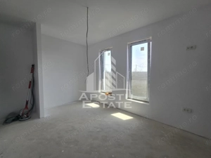 Jumatate de duplex pe parter cu 3 camere si 2 bai, Sag