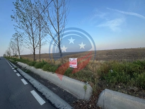 Teren generos, situat pe drum asfaltat între Craiova și Pielești