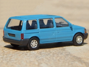 Macheta Chrysler Voyager II 1990 1995 sc 1:87 HO Busch fab Germania - imagine 4