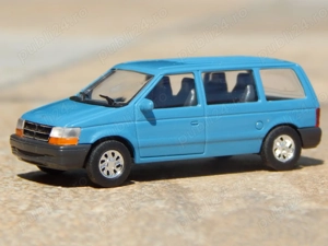 Macheta Chrysler Voyager II 1990 1995 sc 1:87 HO Busch fab Germania - imagine 2