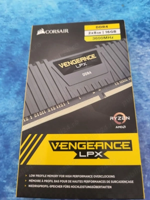 Memorie RAM:Corsair Vengeance LPX 16GB DDR4 3600 MHz Dual Channel