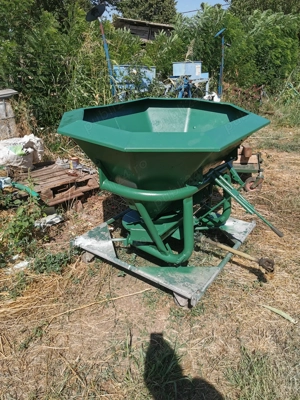 Distribuitor ingrasaminte Amazone 400l adus acum Germania  - imagine 3 Distribuitor ingrasaminte Amazone 400l adus acum Germania  - imagine 3