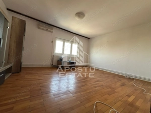 Apartament cu 3 camere, 2 bai, decomandat, centrala proprie, Sagulu - imagine 4