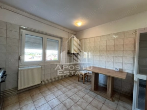 Apartament cu 3 camere, 2 bai, decomandat, centrala proprie, Sagulu