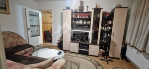 Vand apartament care este situat in cartierul Dambu