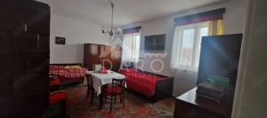 Vând apartament cu o camera in zona semicentrala a orasului