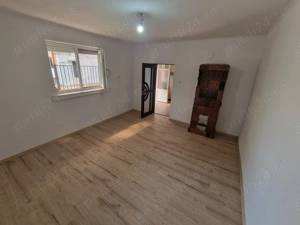 Vand apartament la casa cu  1 camera in curte comuna pe str. cuza voda - imagine 4