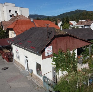 Casă cu etaj + spațiu comercial de vânzare în Sovata  - imagine 2