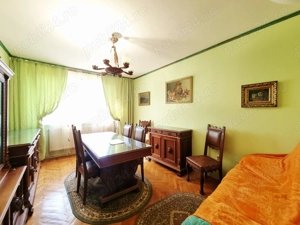 Apartament cu trei camere zona Tiglina 1 etajul 2 DECOMANDAT + GARAJ langa bloc