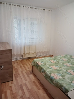 Pe str.Bogdan Voda,inchiriez apartament cu 3 camere decomandat, etaj2 cu 2 bai, mobilat si utilat